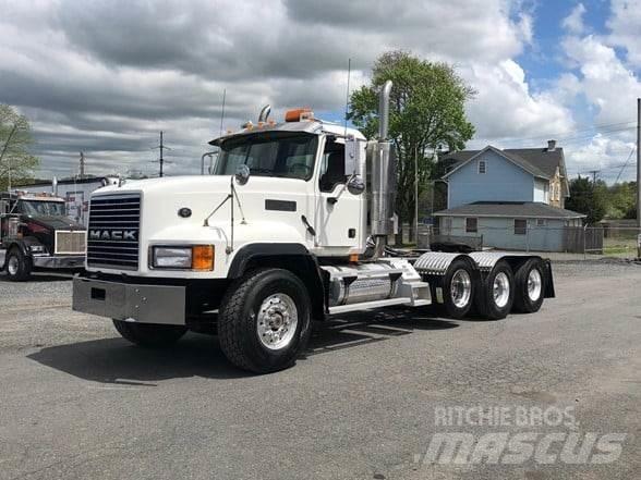 Mack CL733 Vlačilci