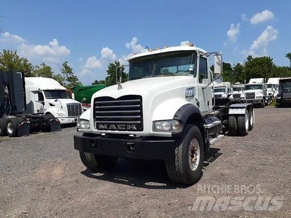 Mack GRANITE GU713 Vlačilci