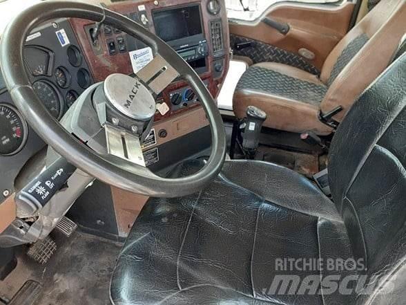 Mack GRANITE GU713 Vlačilci