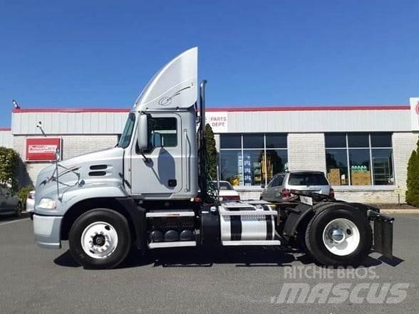 Mack PINNACLE CXU612 Vlačilci