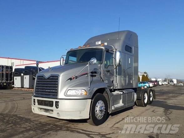 Mack PINNACLE CXU613 Vlačilci
