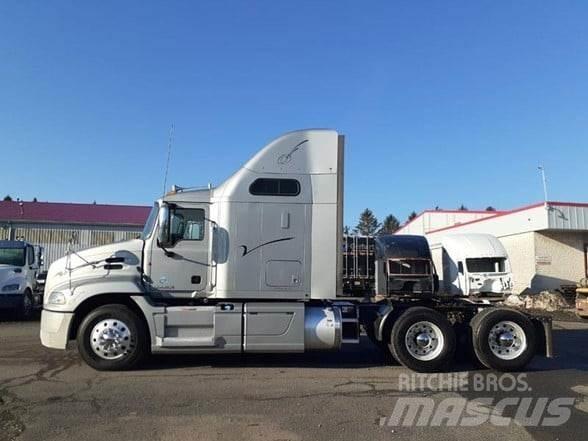 Mack PINNACLE CXU613 Vlačilci