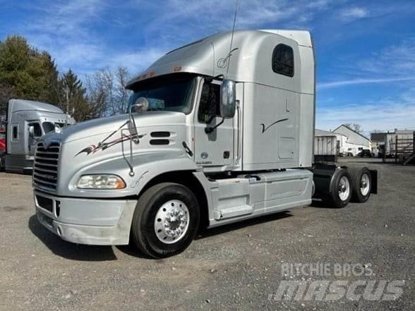 Mack PINNACLE CXU613 Vlačilci