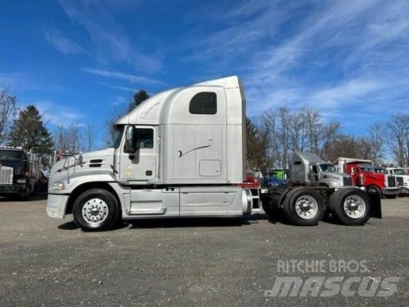 Mack PINNACLE CXU613 Vlačilci