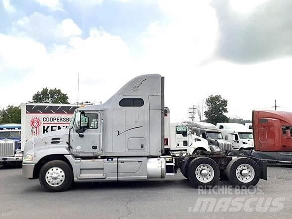 Mack PINNACLE CXU613 Vlačilci