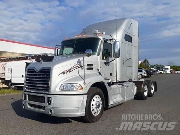 Mack PINNACLE CXU613 Vlačilci