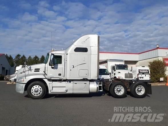 Mack PINNACLE CXU613 Vlačilci