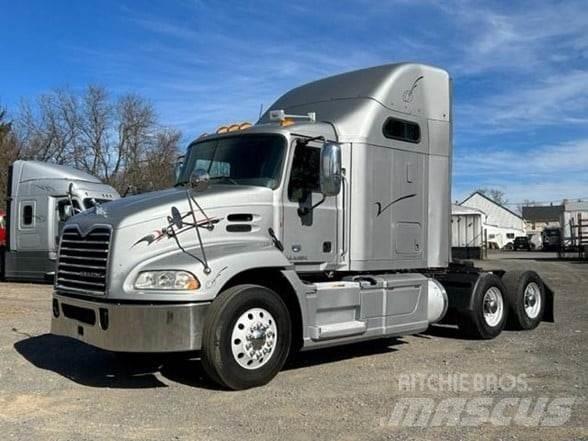 Mack PINNACLE CXU613 Vlačilci