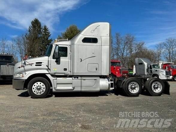 Mack PINNACLE CXU613 Vlačilci