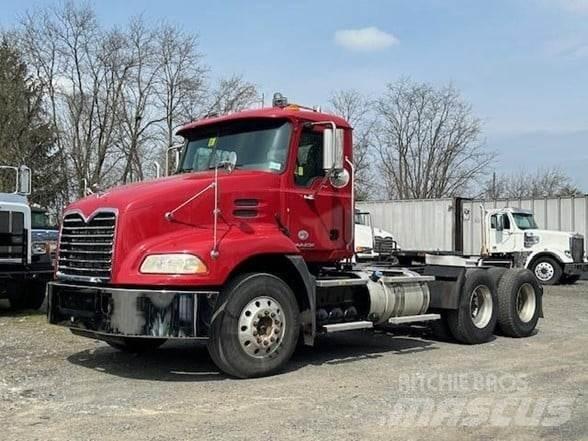 Mack PINNACLE CXU613 Vlačilci