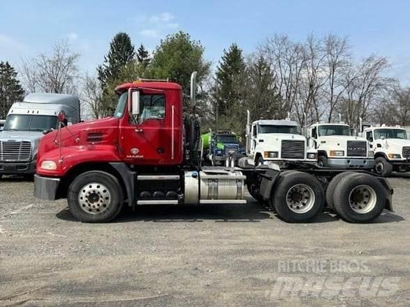 Mack PINNACLE CXU613 Vlačilci