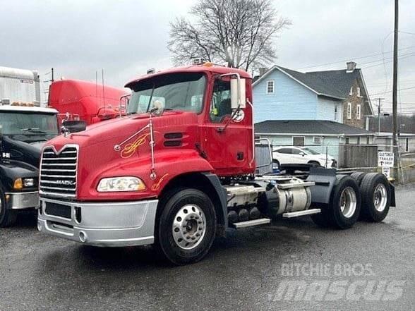 Mack PINNACLE CXU613 Vlačilci