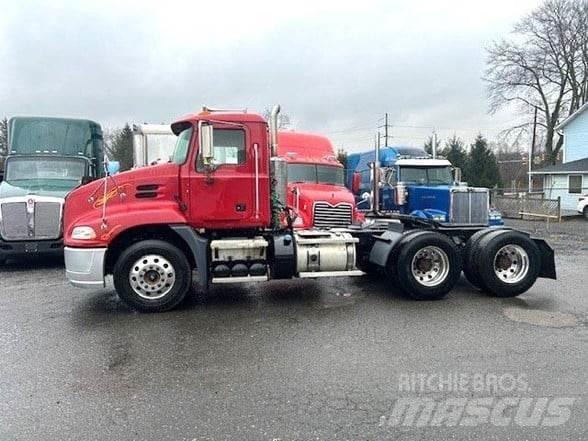Mack PINNACLE CXU613 Vlačilci