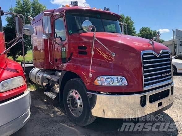 Mack PINNACLE CXU613 Vlačilci
