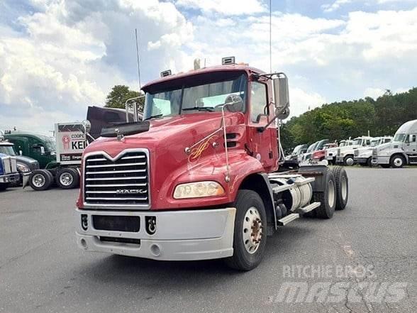 Mack PINNACLE CXU613 Vlačilci