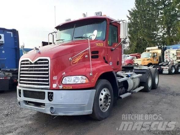 Mack PINNACLE CXU613 Vlačilci