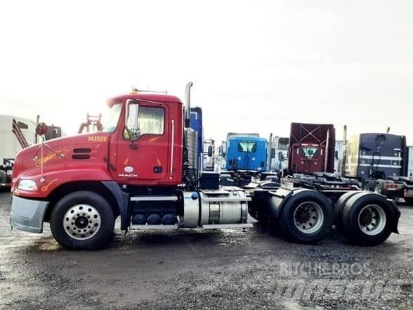 Mack PINNACLE CXU613 Vlačilci