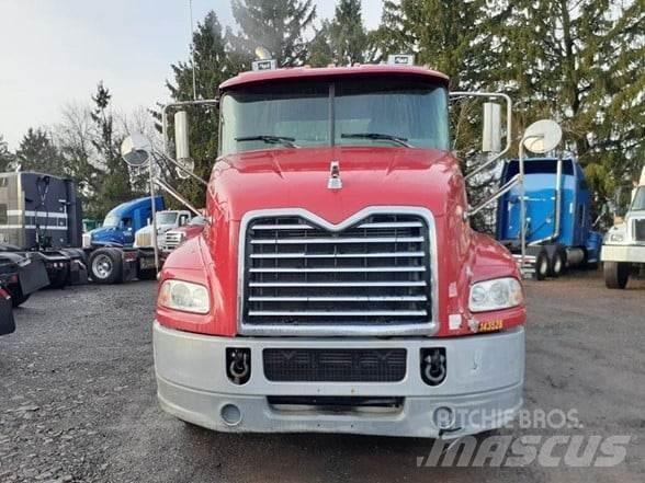 Mack PINNACLE CXU613 Vlačilci
