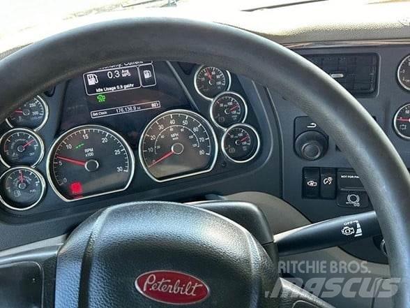 Peterbilt 567 Kiper tovornjaki