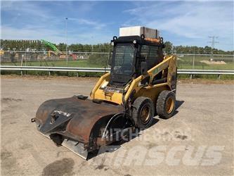 CAT 246 Skid steer mini nakladalci