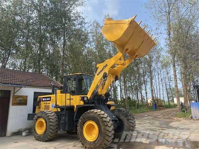 Komatsu WA380 Kolesni nakladalci