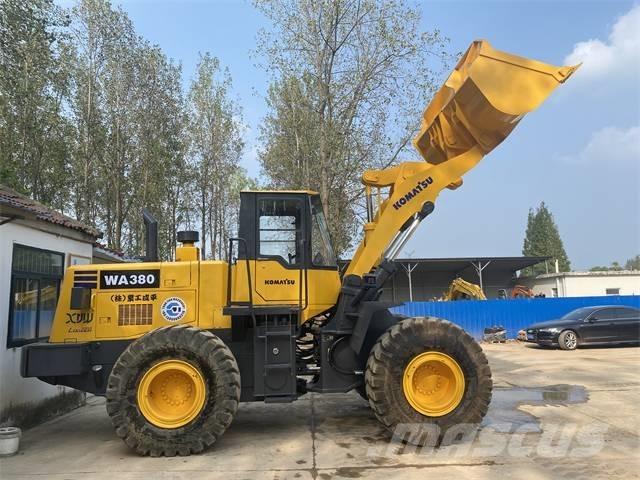 Komatsu WA380 Kolesni nakladalci