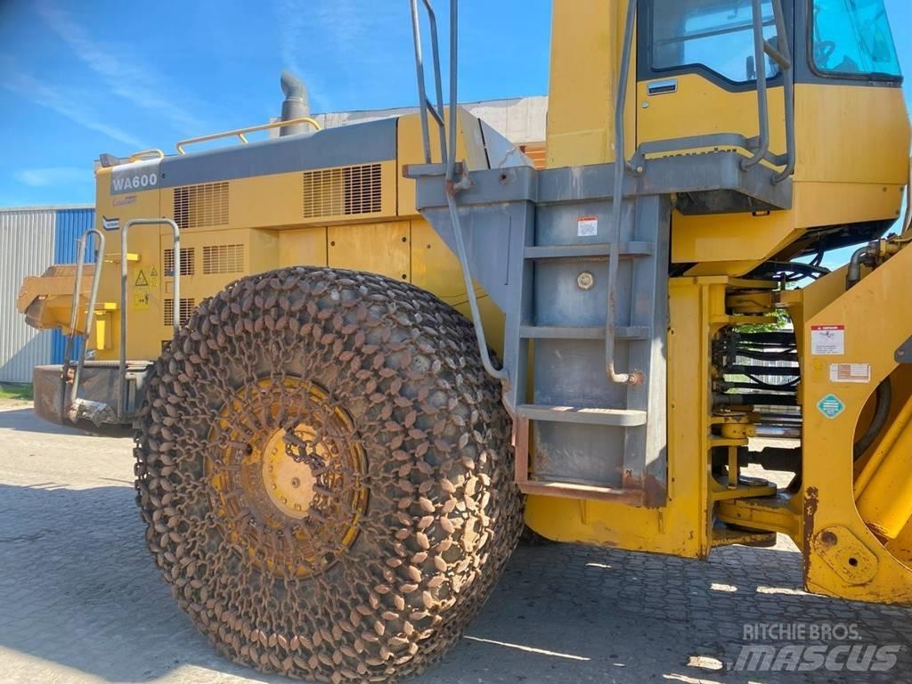 Komatsu WA 600-3 Kolesni nakladalci