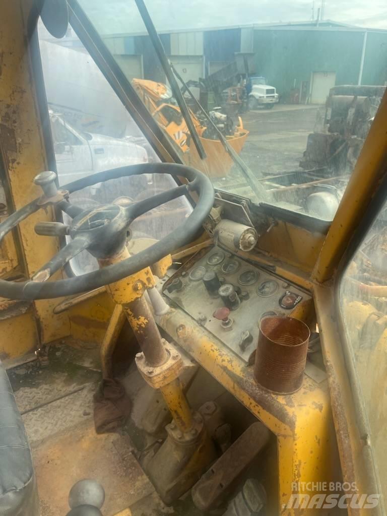 CAT 980 B Kolesni nakladalci