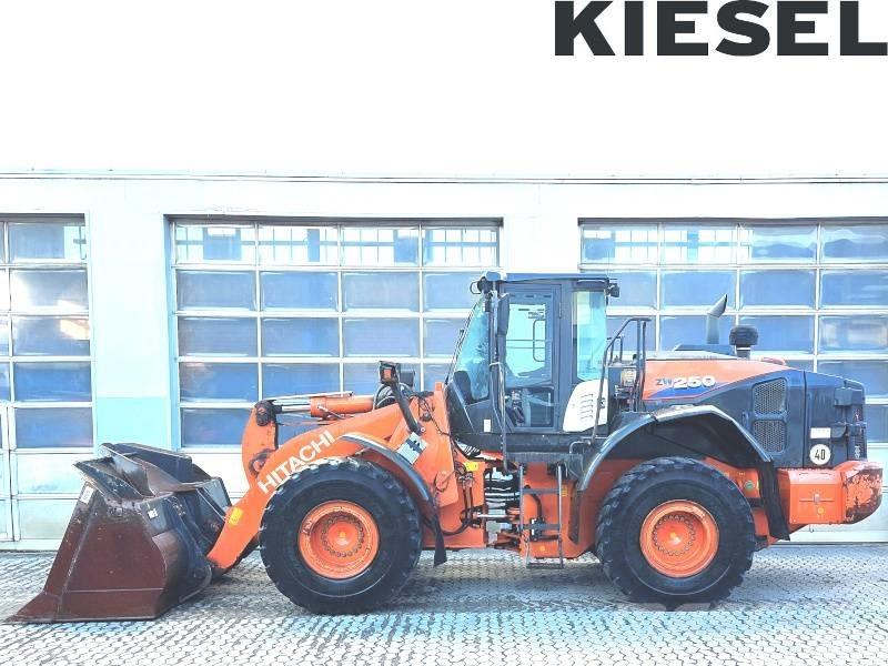Hitachi ZW 250-6 Kolesni nakladalci