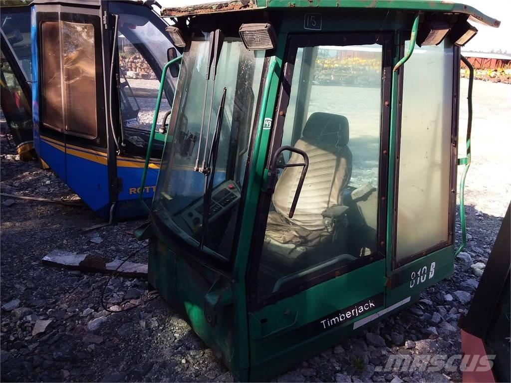 Timberjack 810B Kabine in notranjost