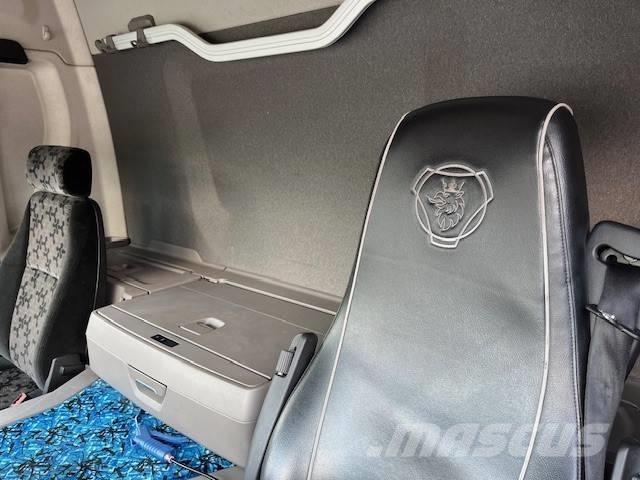 Scania P 370 Tovornjaki s ponjavo