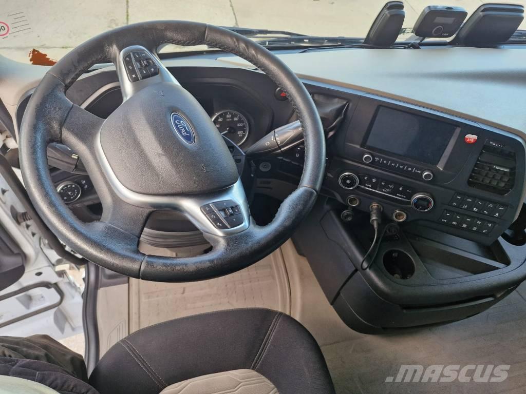 Ford F-Max Tovornjaki s ponjavo