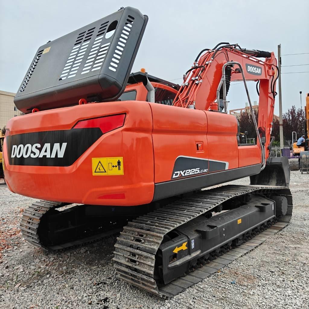 Doosan DX225LC-9C Bagri goseničarji