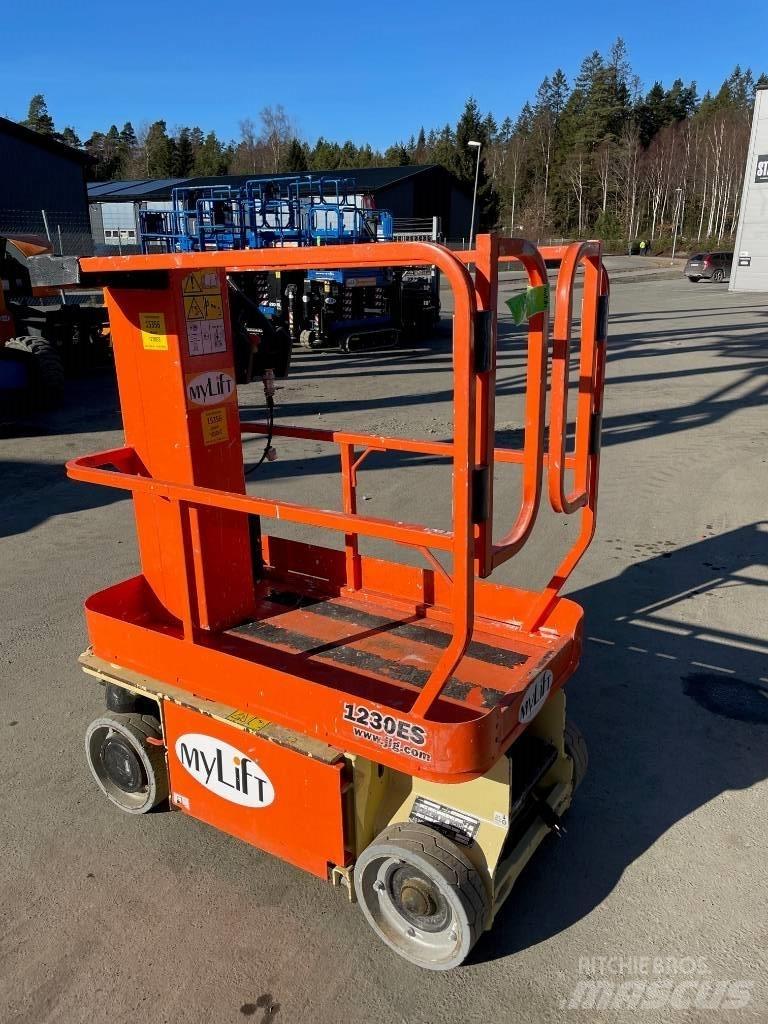 JLG 1230 Škarjaste dvižne ploščadi