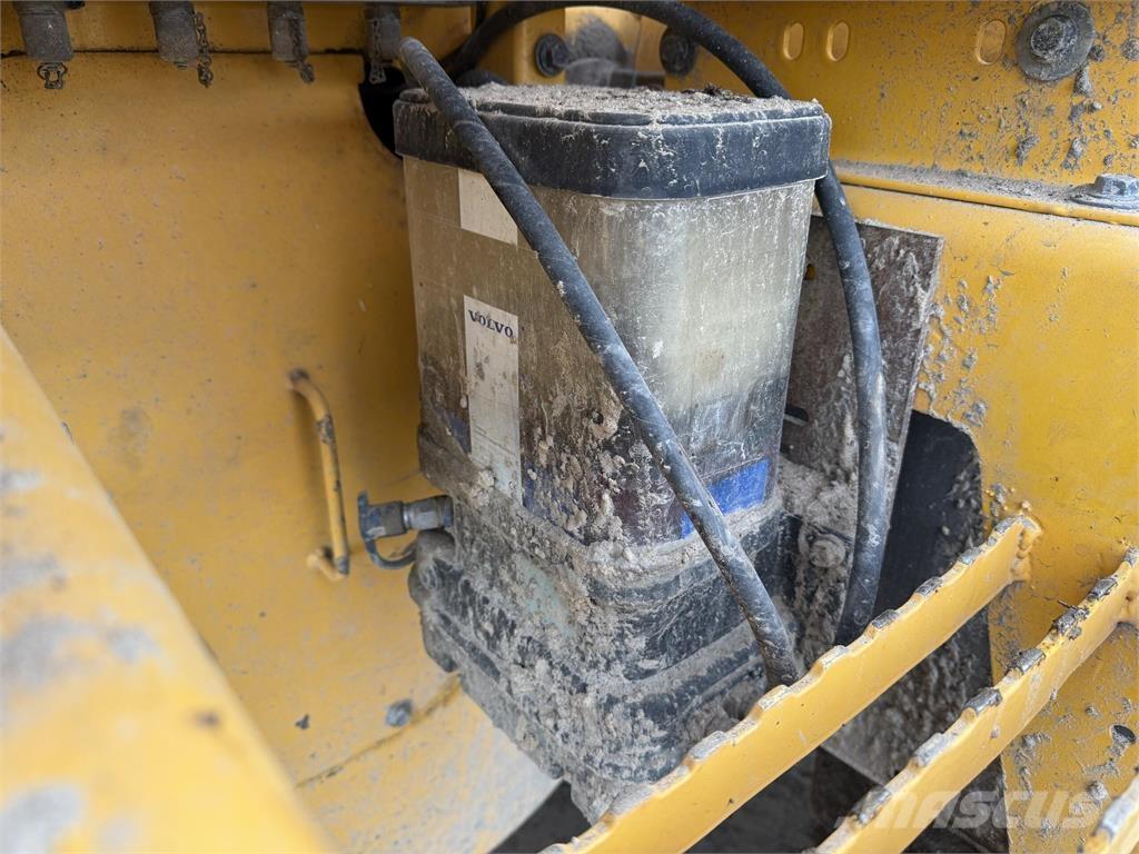 Volvo L120F Kolesni nakladalci