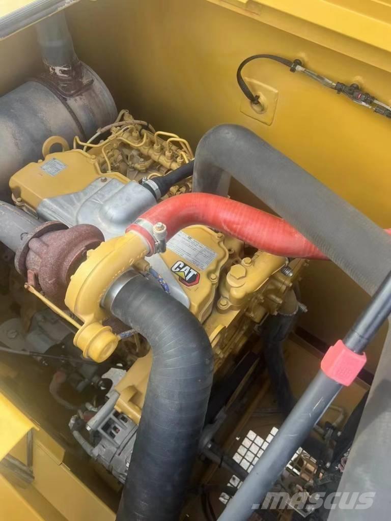 CAT 320 Bagri goseničarji