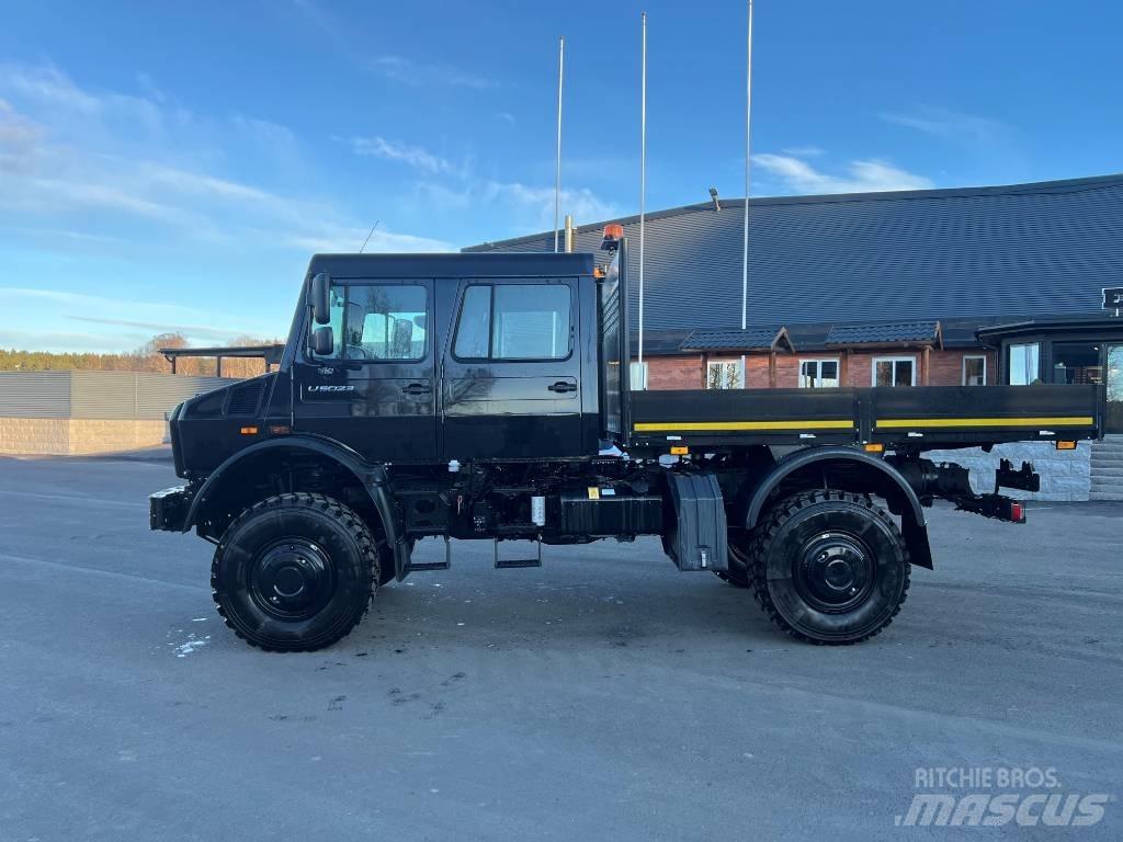 Mercedes-Benz Unimog Tovornjaki s kesonom/platojem