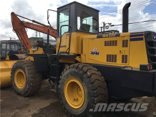 Komatsu WA380 Kolesni nakladalci