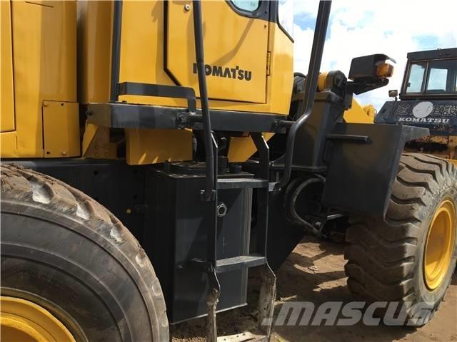 Komatsu WA380 Kolesni nakladalci