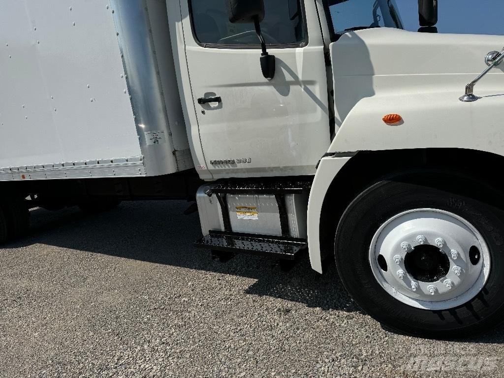Hino 238 Tovornjaki zabojniki