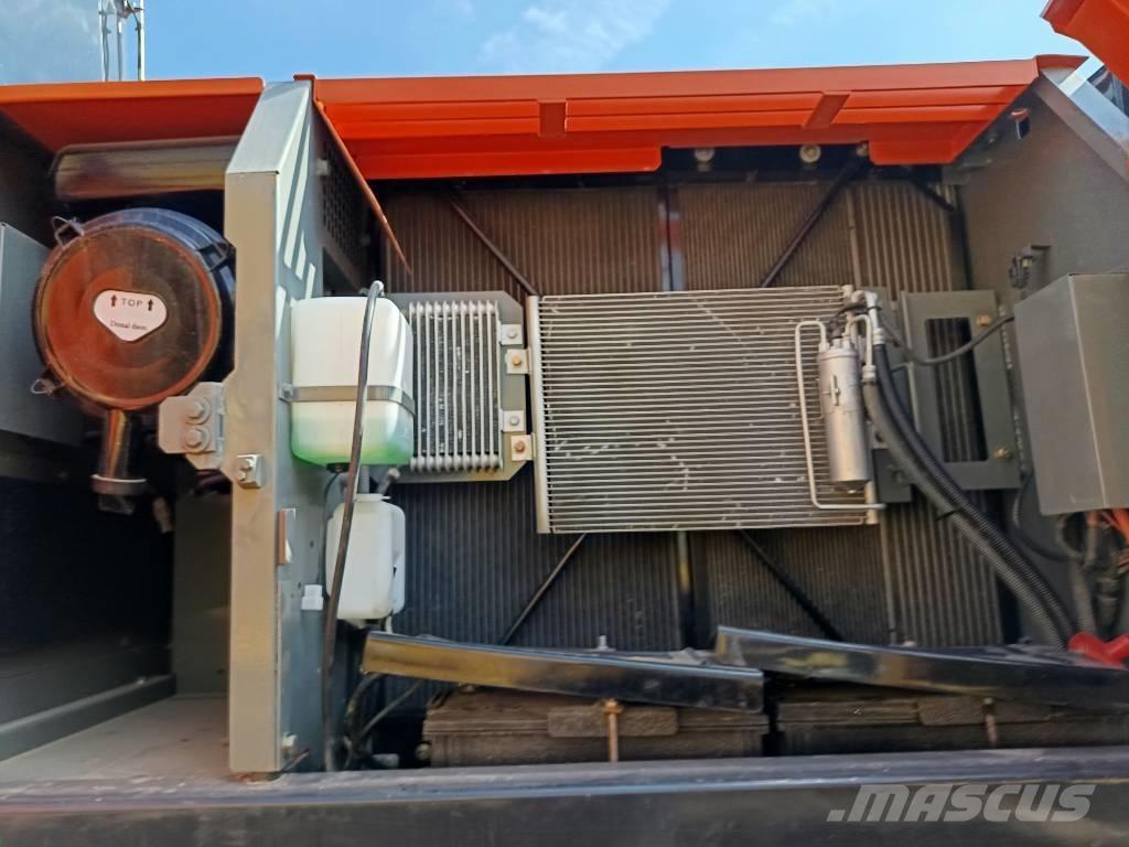 Hitachi ZX 200 Bagri goseničarji