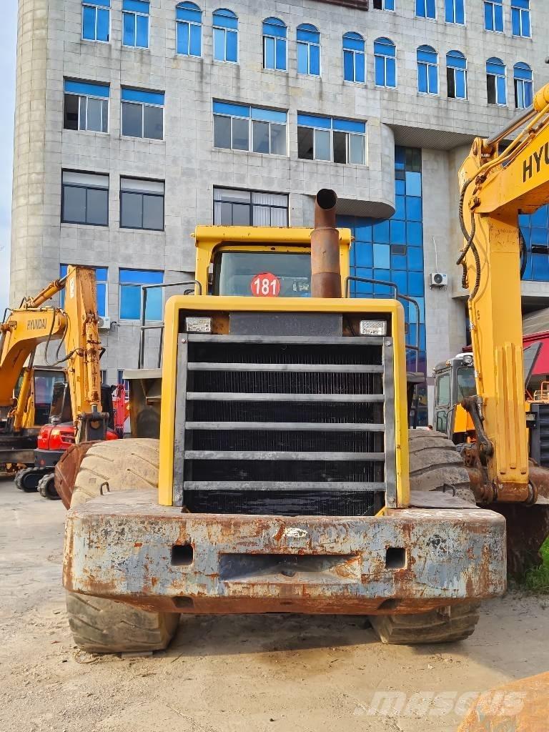 Komatsu WA 500 Kolesni nakladalci