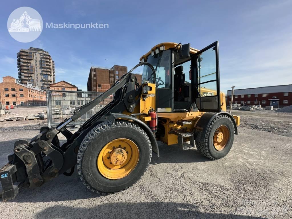 JCB 412 S Kolesni nakladalci