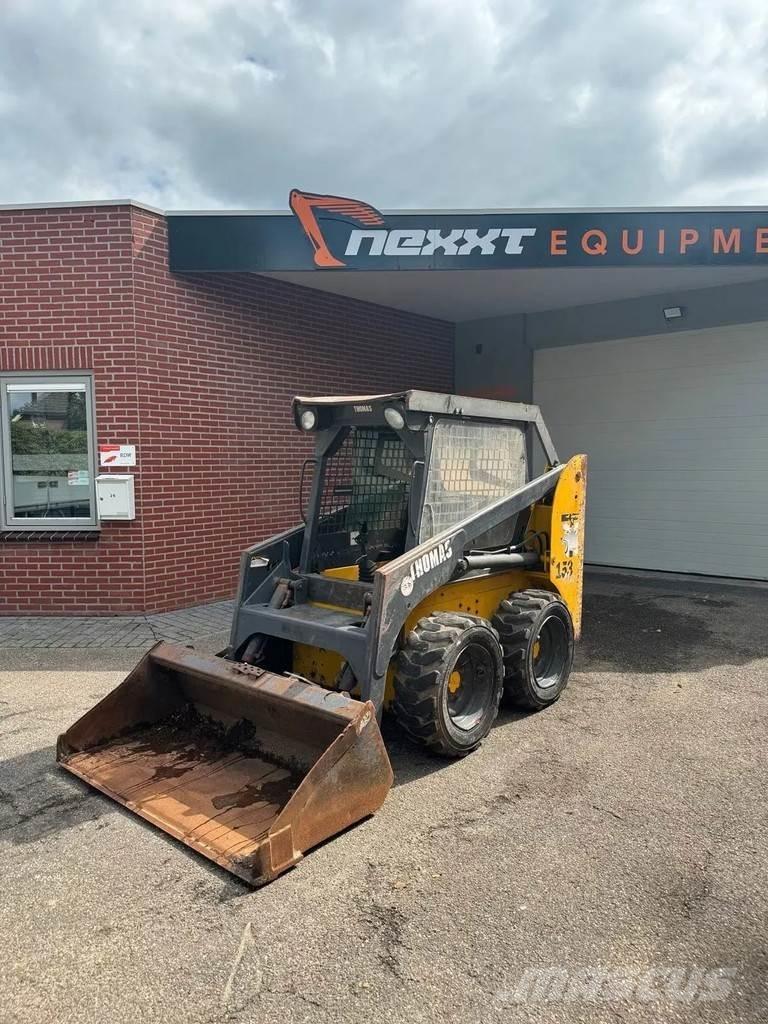Thomas T153 Skid steer mini nakladalci