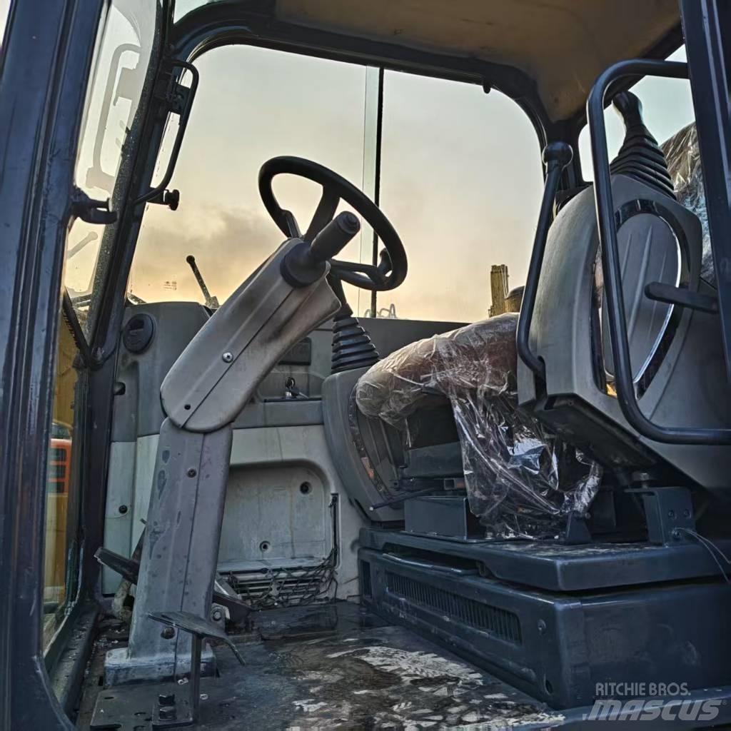 Hyundai 60 W Bagri na kolesih
