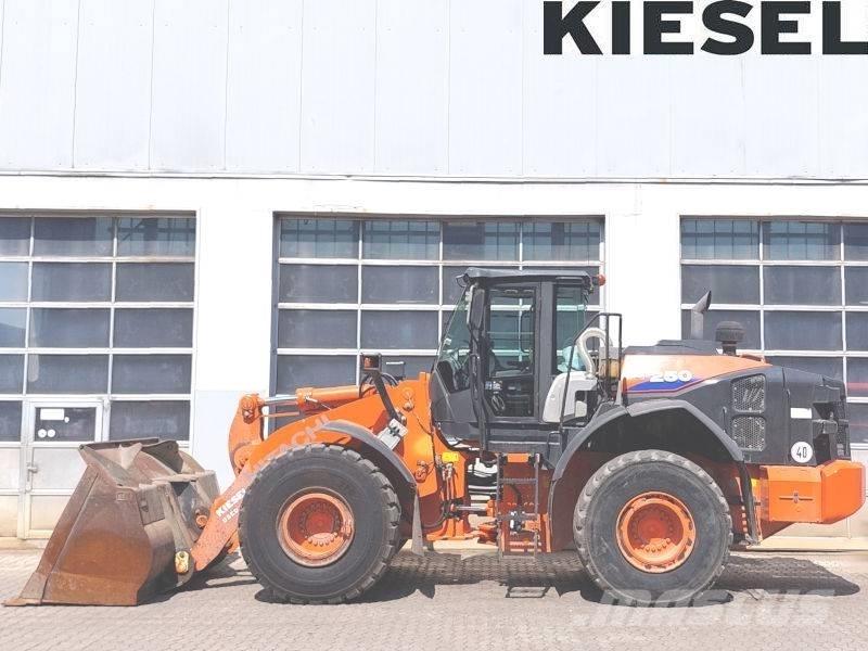 Hitachi ZW 250-6 Kolesni nakladalci