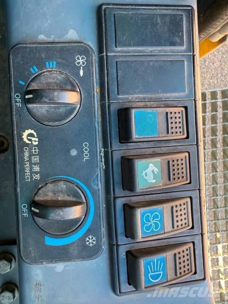 Yuchai YC 60-7 Bagri goseničarji