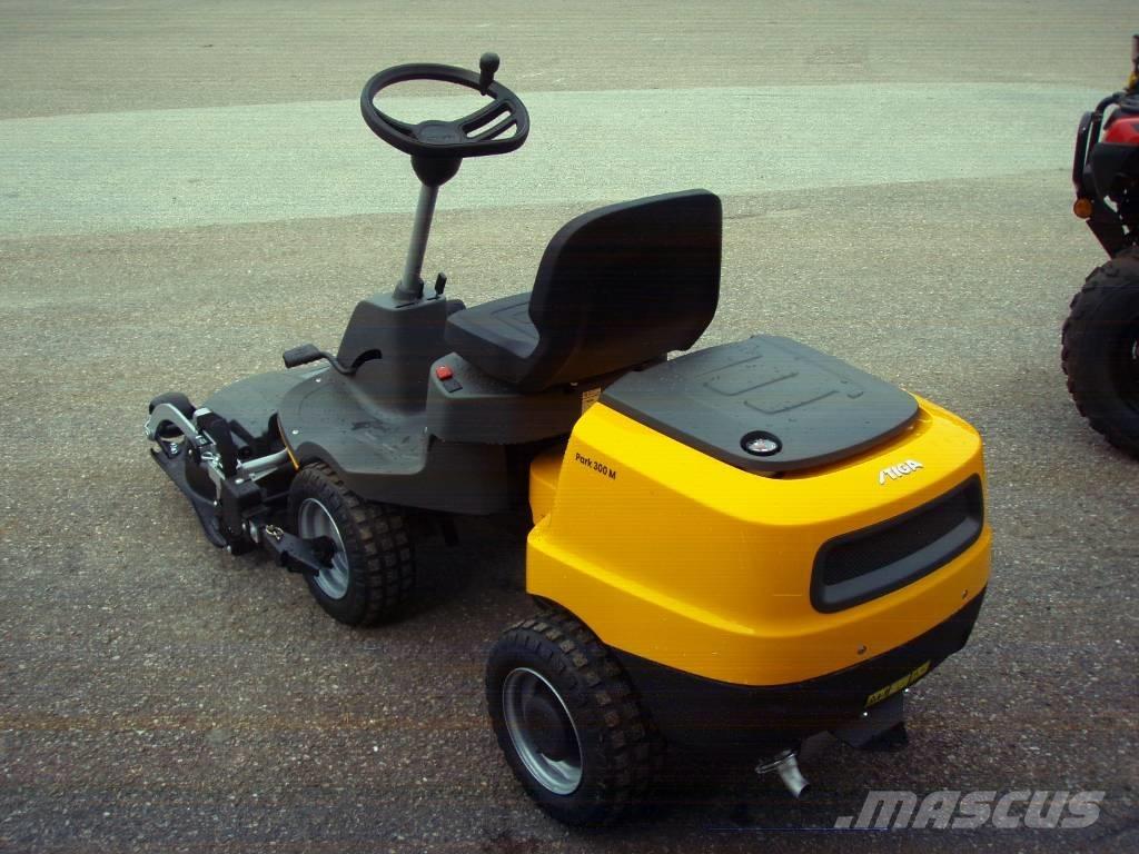 Stiga Park 300 M Vrtni traktor kosilnice