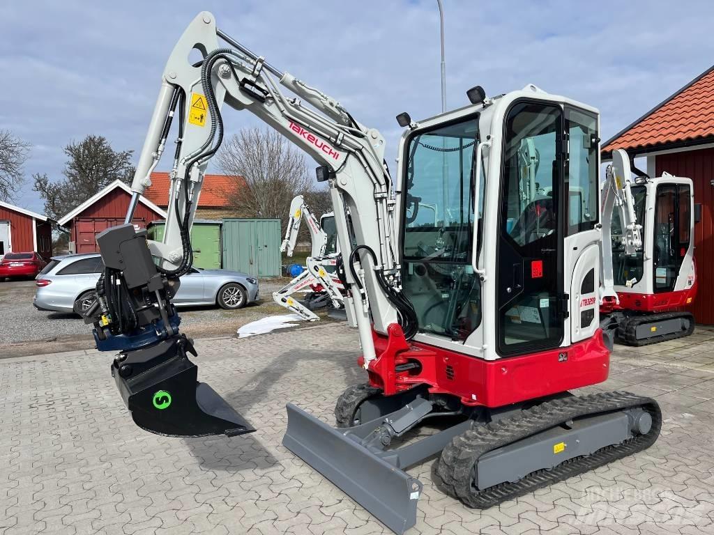 Takeuchi TB325R Mini bagri <7t