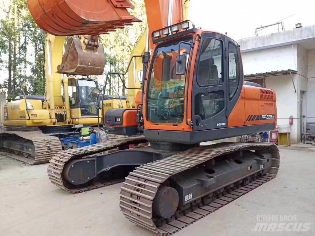 Doosan DX 225 LC Bagri goseničarji